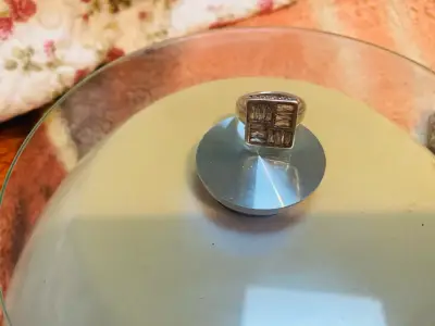Anillo de  palta con diseño cuadrado - miniatura 3