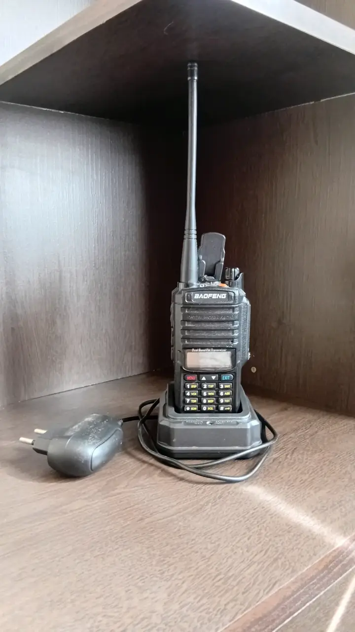 Radio Baofeng UV-5R portátil