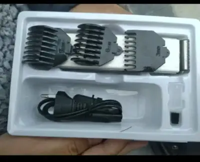 Máquina corta pelo con accesorios - miniatura 1