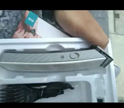 Máquina corta pelo con accesorios - miniatura 2