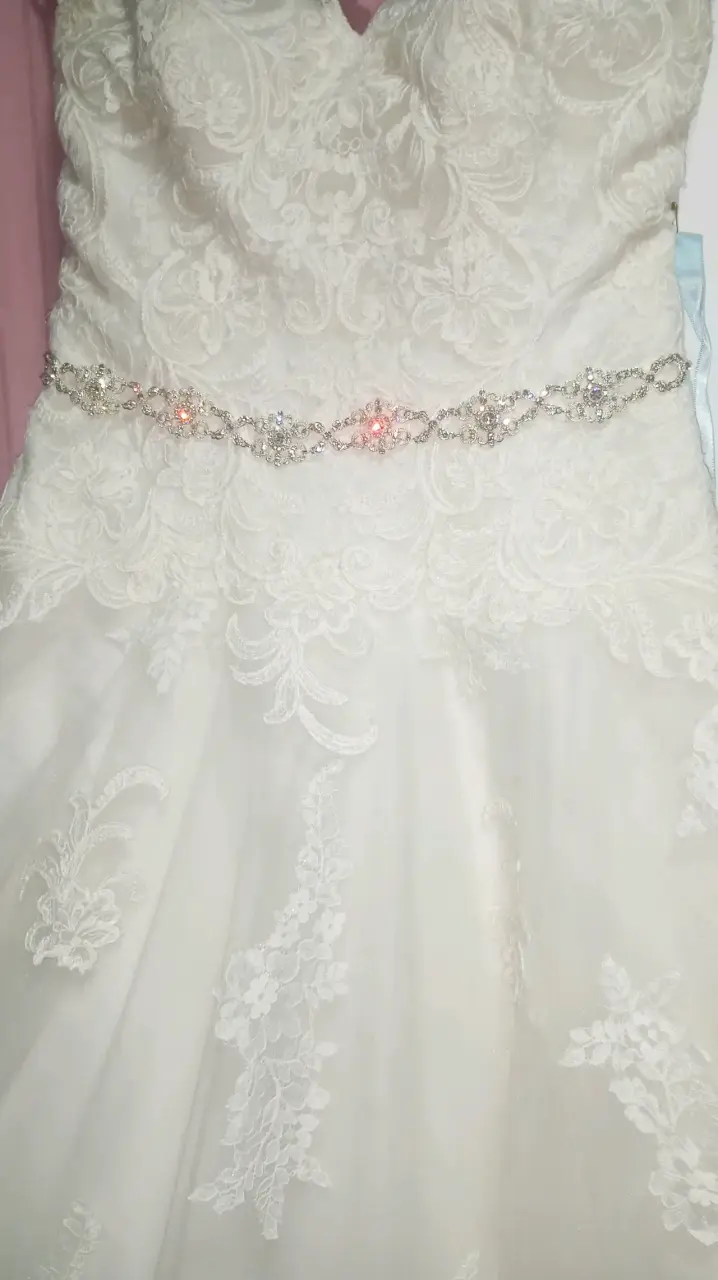 Vestido de novia con encaje - 1