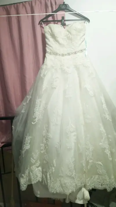 Vestido de novia con encaje - miniatura 2