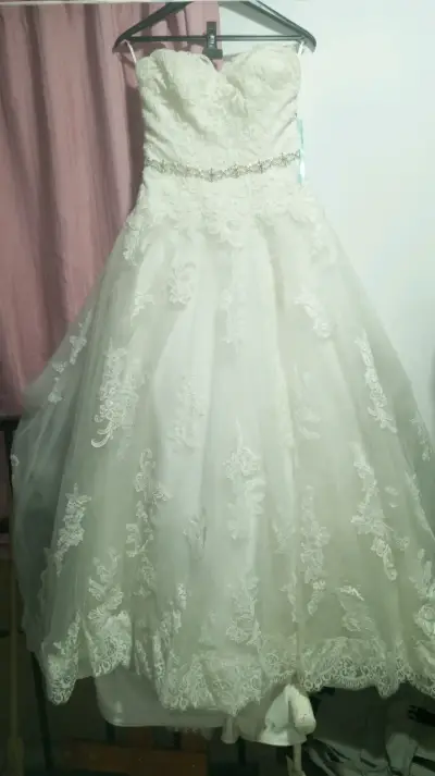 Vestido de novia con encaje - miniatura 3