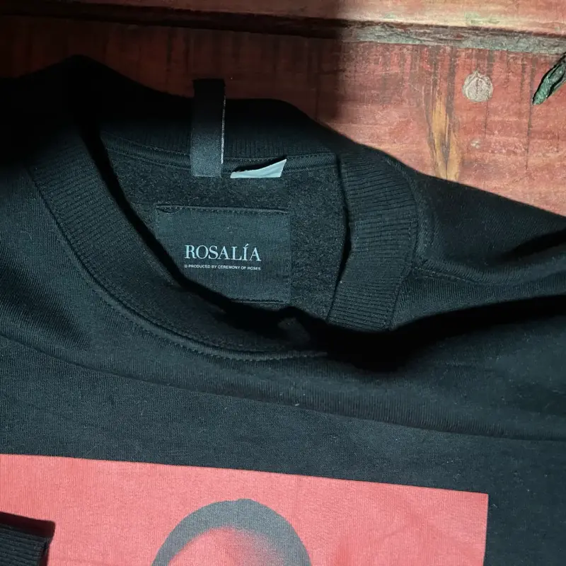 Polerón negro con estampado tour Rosalia - 3