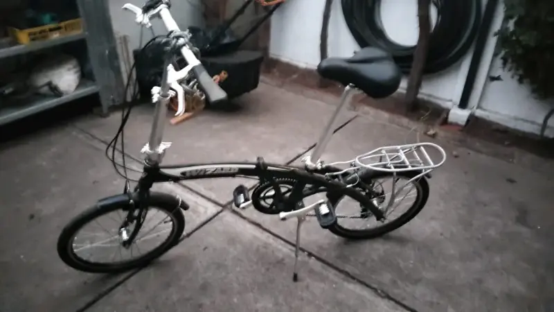 Bicicleta plegable negra - 1