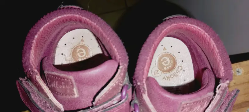 Zapatos rosados con velcro - 2