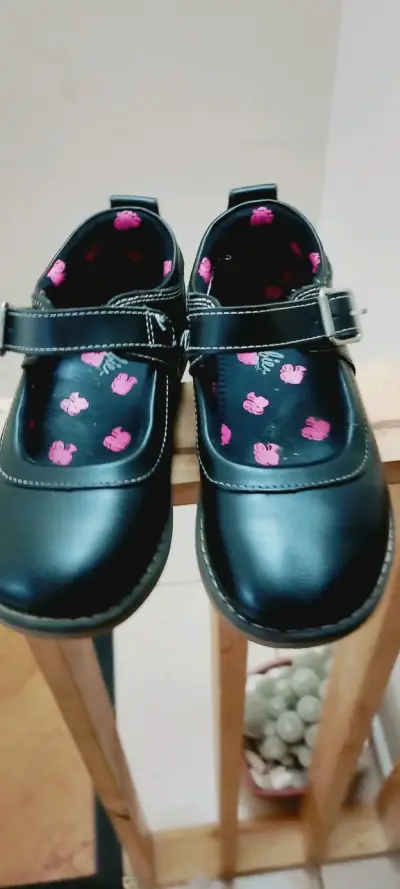Zapatos negros de niño Barbie - miniatura 3