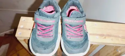 Zapatillas negras sckechers  para niños - miniatura 2