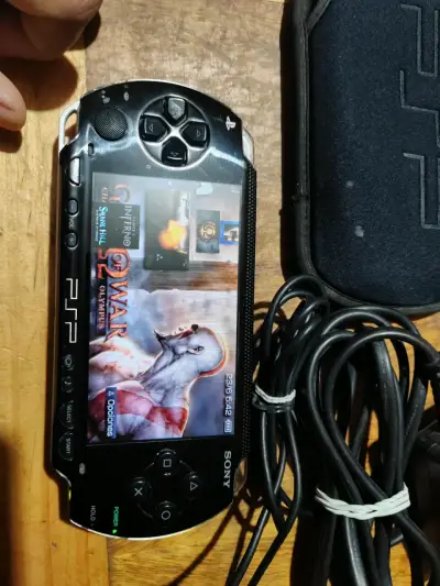 Consola portátil PSP con cargador - miniatura 2