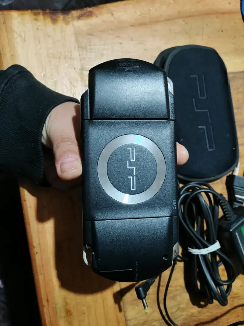 Consola portátil PSP con cargador - 3