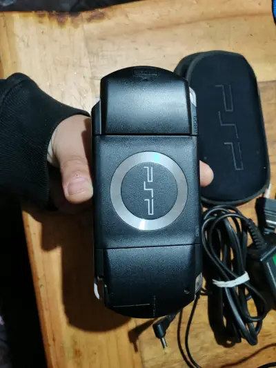 Consola portátil PSP con cargador - miniatura 3