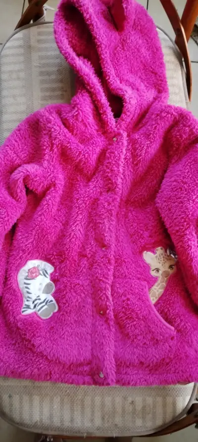 Abrigo peludo fucsia infantil - miniatura 1
