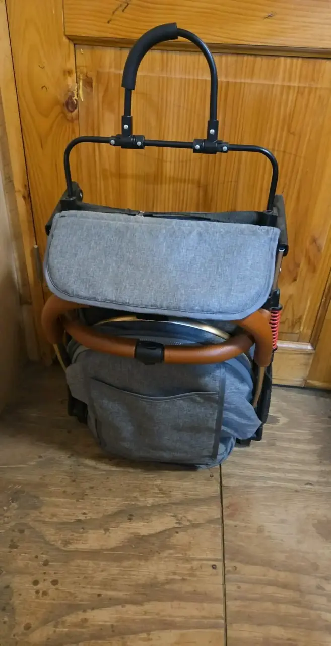 Coche de bebé plegable gris - 1