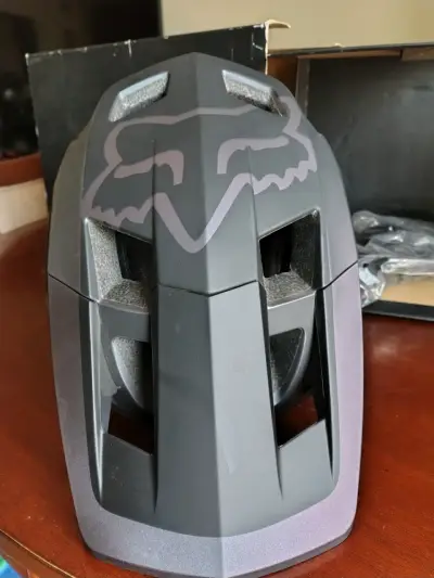 Casco de ciclismo gris - miniatura 3