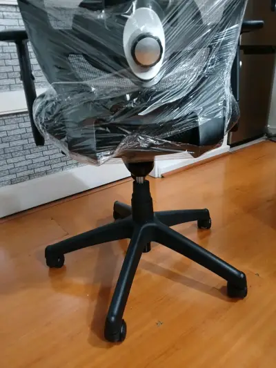 Silla de oficina ergonómica - miniatura 4