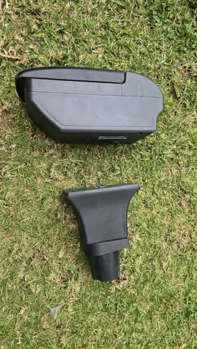 Apoya brazos de auto negro - miniatura 3