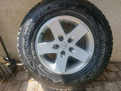 Neumático Goodyear Wrangler con llanta - miniatura 1