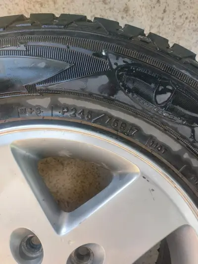 Neumático Goodyear Wrangler con llanta - miniatura 2