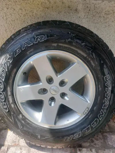 Neumático Goodyear Wrangler con llanta - miniatura 5