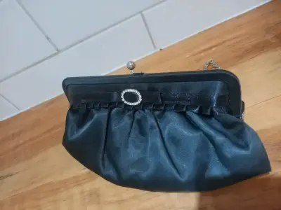 Cartera de mano para fiesta negra elegante - miniatura 3
