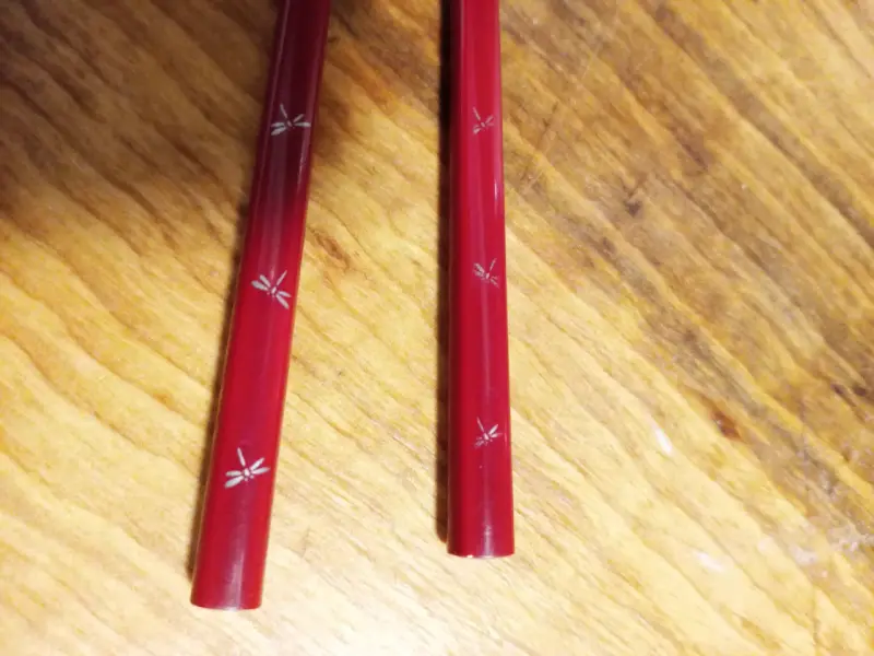 Palillos de madera para sushi de color rojo - 2
