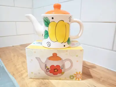Tetera de cerámica pintada a mano - miniatura 1
