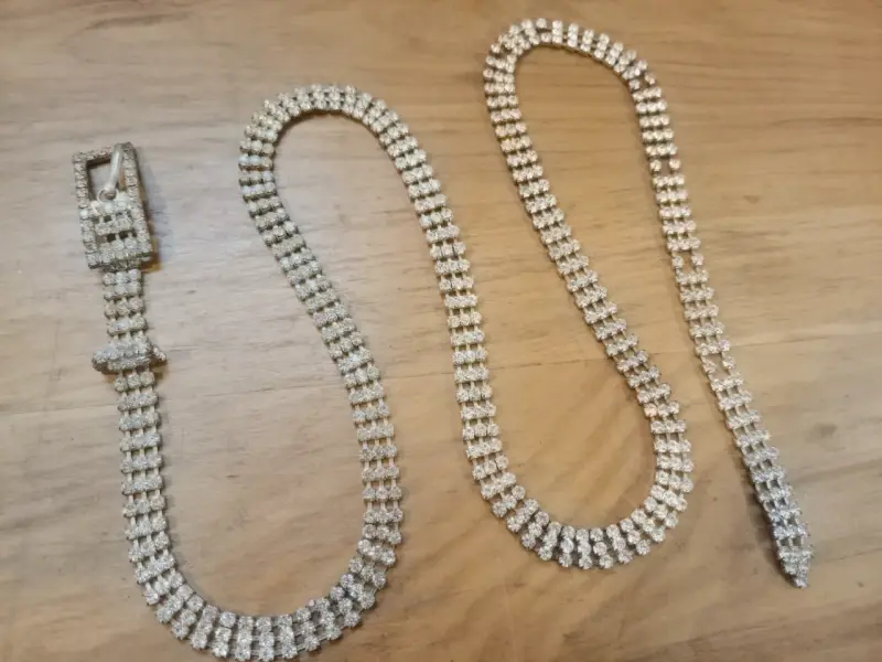 Cinturón plateado brillante de strass - 1