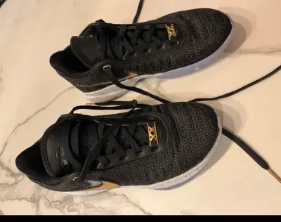 Zapatilla Nike LeBron 20 - miniatura 2