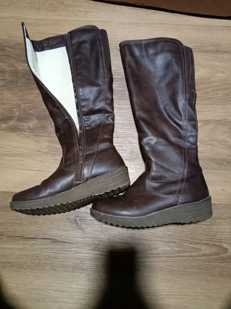 Botas largas marrones de cuero