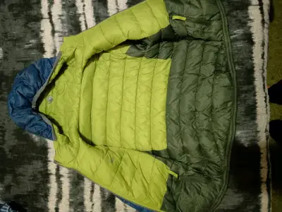 Chaqueta azul para niño con capucha - miniatura 2