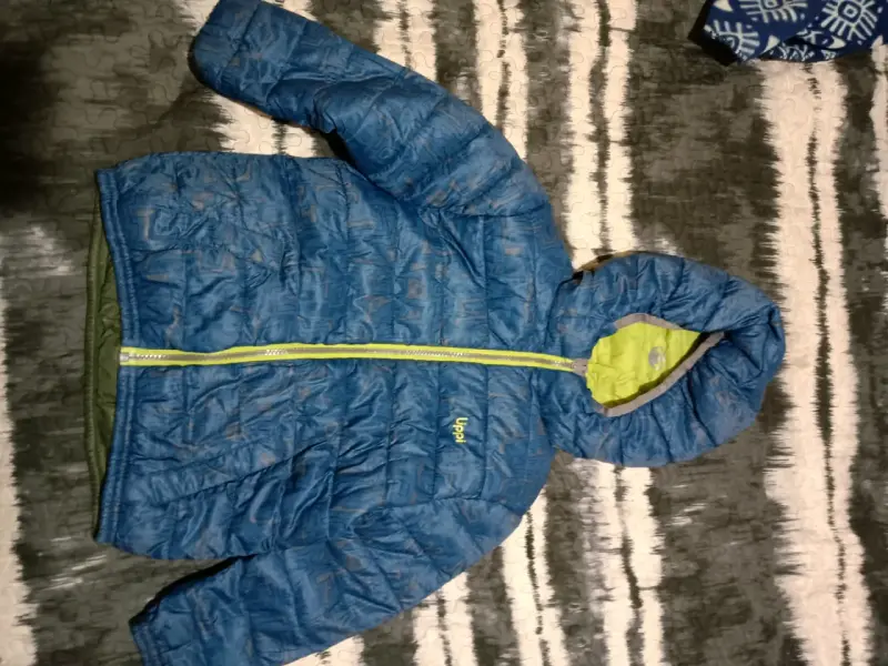 Chaqueta azul para niño con capucha - 3