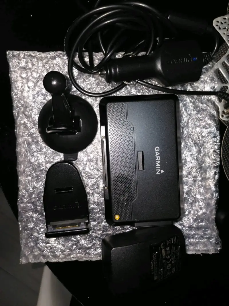 GPS con accesorios incluidos - 2