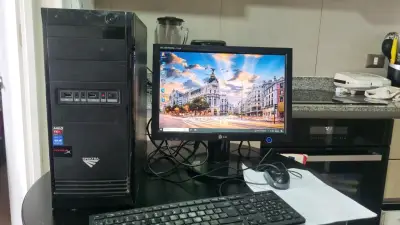 Computador escritorio completo - miniatura 1
