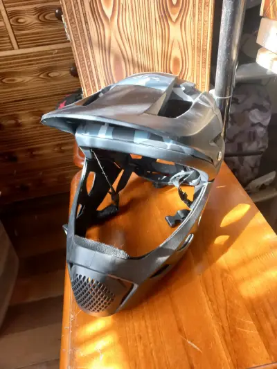 Casco integral para bicicleta - miniatura 1