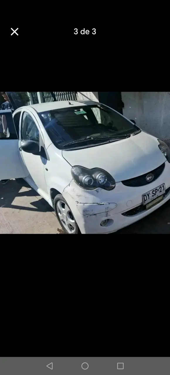 Auto compacto blanco usado - 1