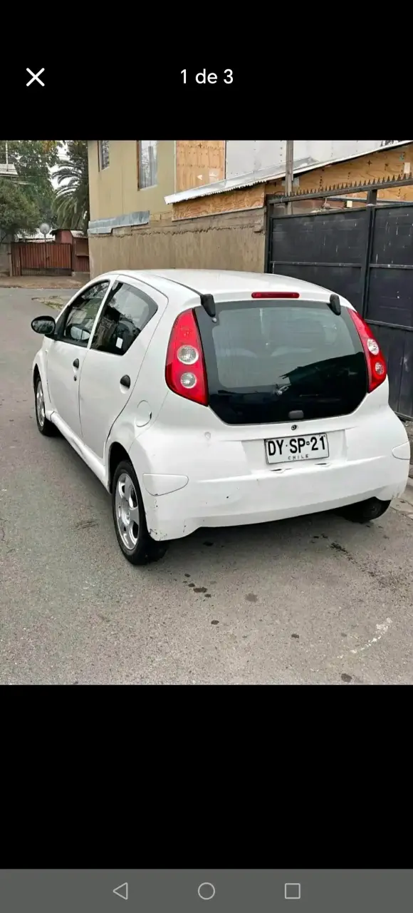 Auto compacto blanco usado - 2