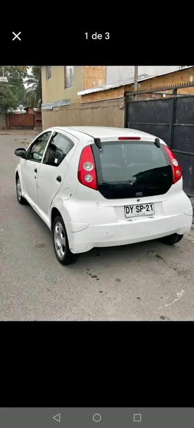 Auto compacto blanco usado - miniatura 2