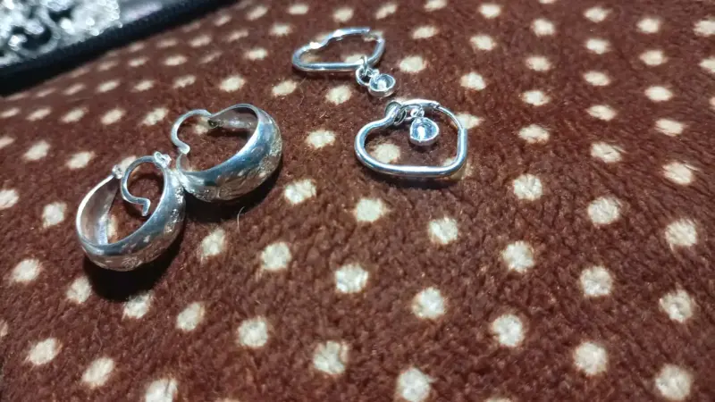 Aros de plata con corazones - 1