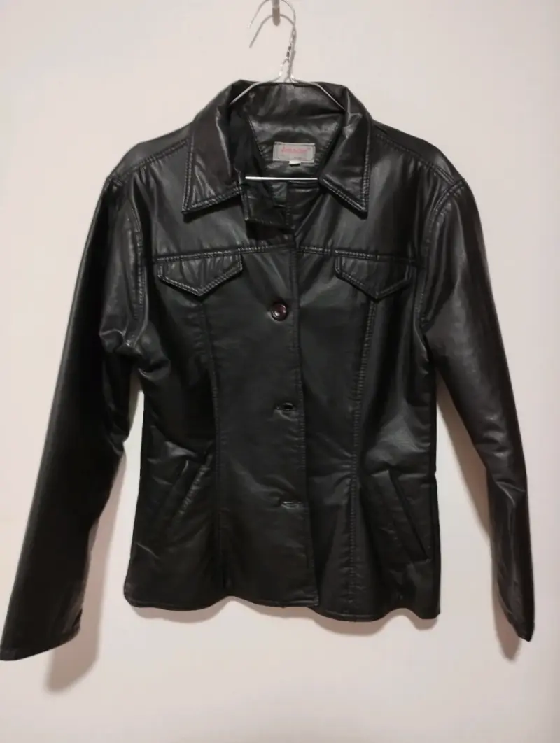 Chaqueta de cuero negra