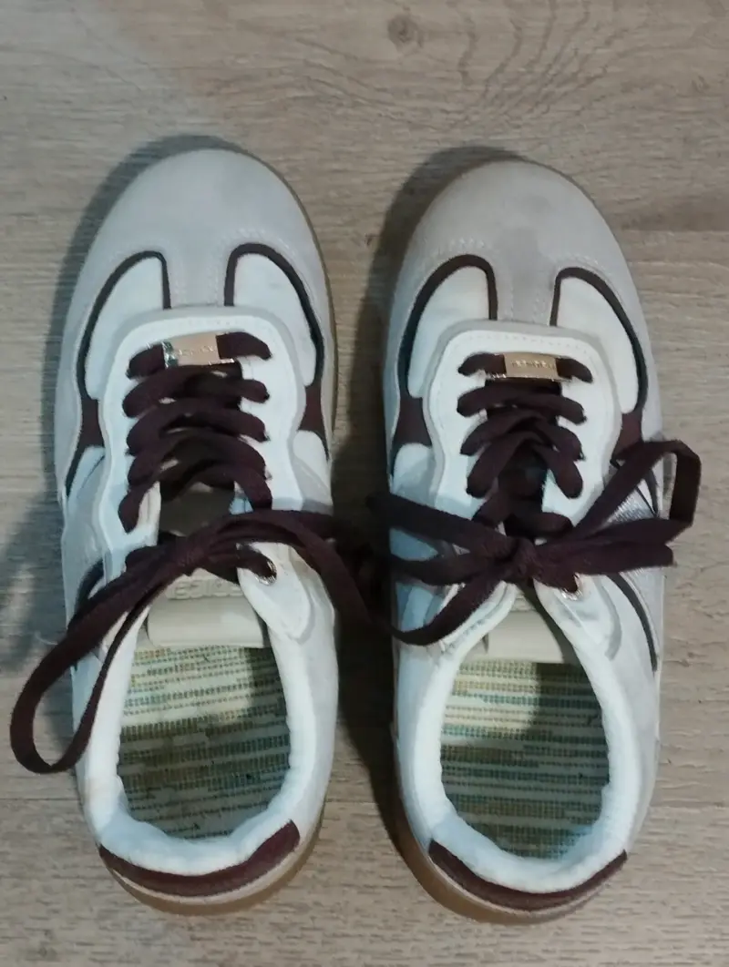 Zapatillas blancas estilo retro - 1