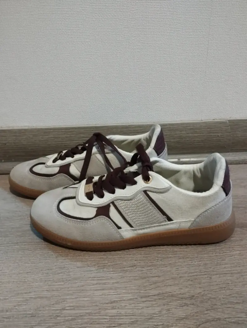 Zapatillas blancas estilo retro - 2