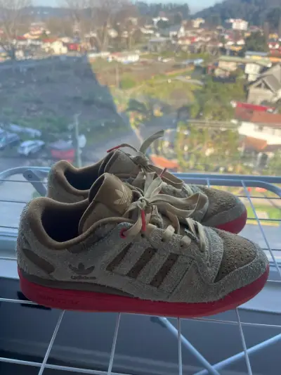 Zapatillas Adidas suela roja - miniatura 1