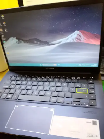 Notebook Asus VivoBook 14" - miniatura 1