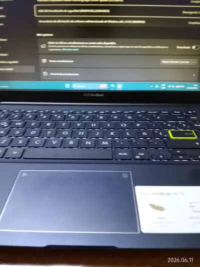Notebook Asus VivoBook 14" - miniatura 3