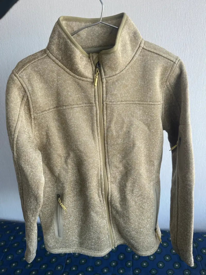 Chaqueta beige cierre completo - 1