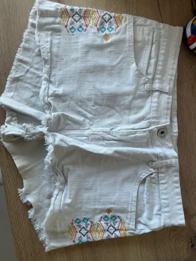 Shorts blancos bordados - miniatura 1