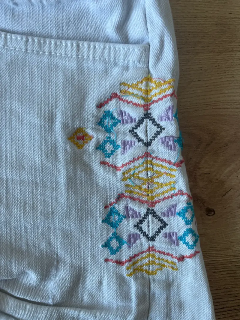 Shorts blancos bordados - 4
