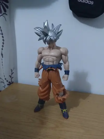 Figura de acción Goku Ultrainstinto - miniatura 1
