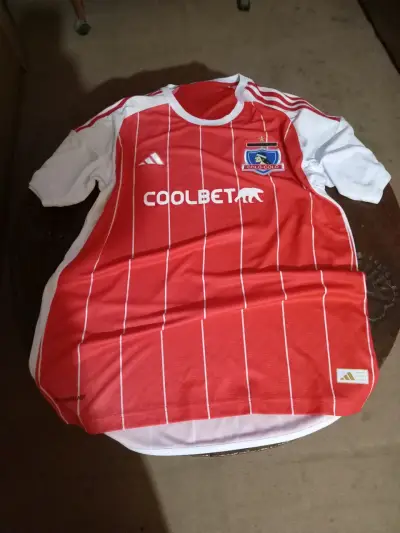 Camiseta roja futbolera Coolbet - miniatura 1