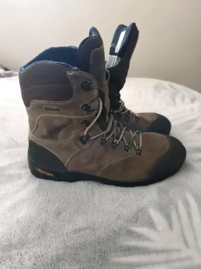 Botas Aigle modelo Altavio,Goretex Vibram - miniatura 1